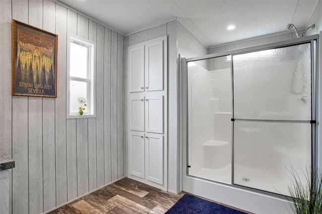 Walk-in shower features Aquasana filter | Image 18