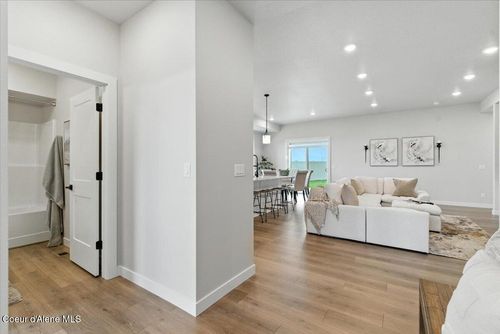 7037 N Coeur Terre Blvd, Coeur D Alene, ID, 83815-8031 | Card Image