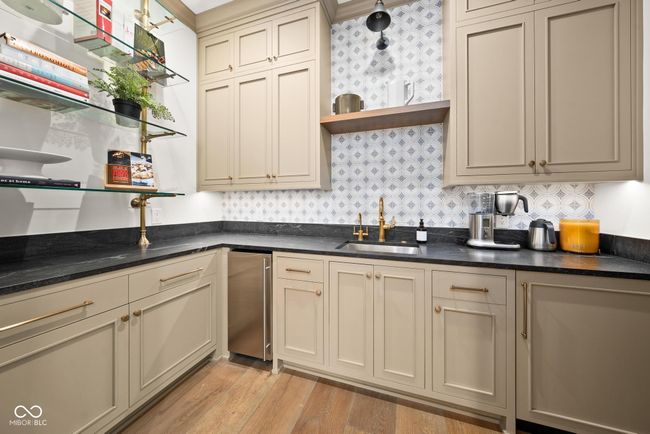 Bulter pantry | Image 19
