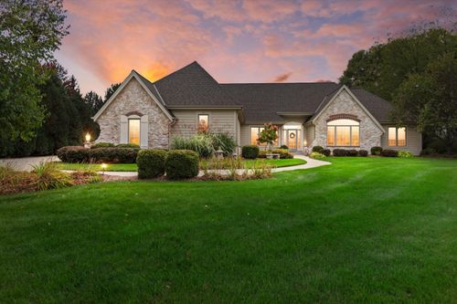 519 N Ponderosa Dr, Hartland, WI, 53029 | Card Image