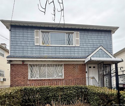 220 Beach 20th St, Far Rockaway, NY, 11691-3618 | Card Image