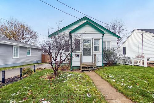 {{alt}} | Card Image