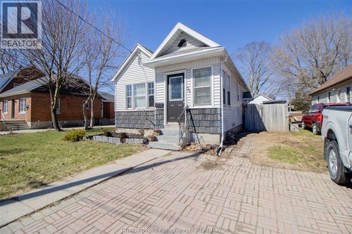 35 Alexandra Ave, Chatham, ON, N7M1X9 | Card Image