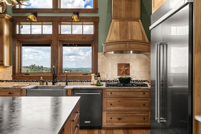 115 Trophy Oak Pt, Home with 5 bedrooms, 5 bathrooms and 3 parking in Fredericksburg TX | Image 18