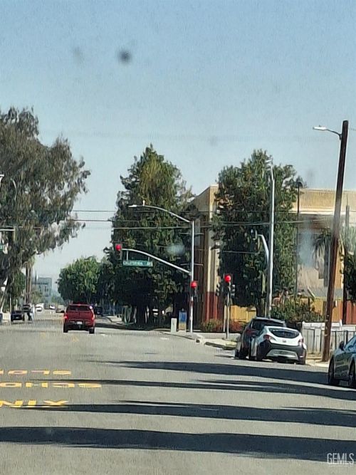 924 M St, Bakersfield, CA, 93304-1452 | Card Image