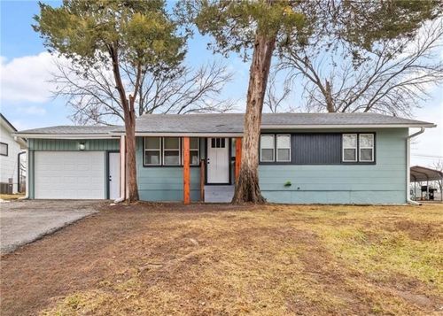 7505 E 49th Ter, Kansas City, MO, 64129-2046 | Card Image
