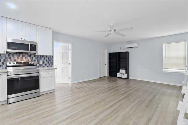Converted apartment Living Room/Bedroom | Image 27