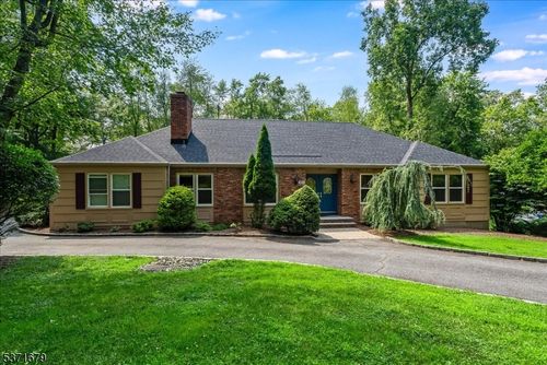 68 Shrewsbury Dr, Livingston, NJ, 07039-3402 | Card Image