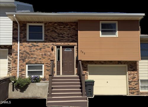 555 Marilyn Dr, Mandan, ND, 58554-2370 | Card Image