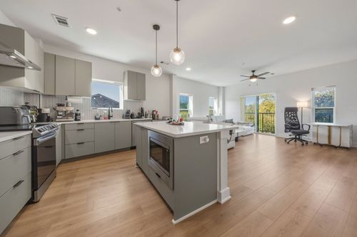 unit-300-2500 Longview St, Austin, TX, 78705-4292 | Card Image