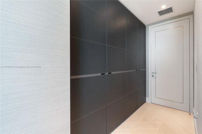 UNIT-1001 - 10203 Collins Ave, Condo with 3 bedrooms, 5 bathrooms and null parking in Bal Harbour FL | Image 30