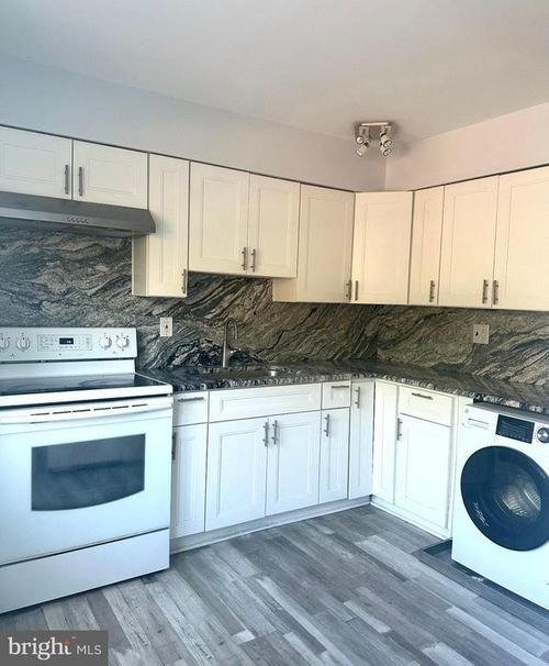 413 Silver Ct, Hamilton Square, NJ, 08690-3516 | Card Image