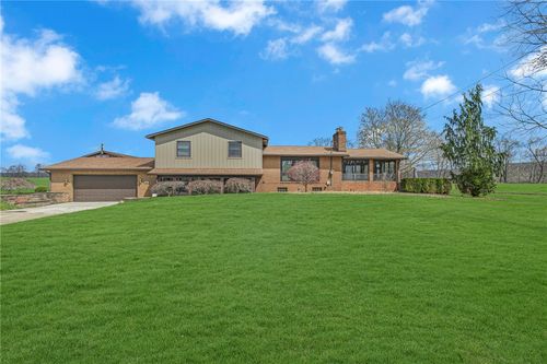 325 Sunnyside Rd, New Castle, PA, 16102-3323 | Card Image