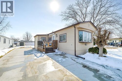 29 Parkside Dr, Mcgregor, ON, N0R1J0 | Card Image