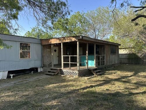 506 Beech St, Jourdanton, TX, 78026-3904 | Card Image