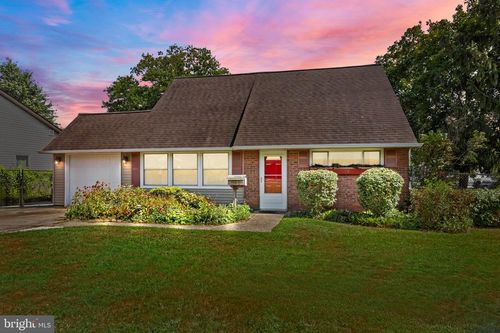 16 Vividleaf Ln, LEVITTOWN, PA, 19054-1315 | Card Image