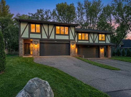 1042 E Circle Dr, Wayzata, MN, 55391-1822 | Card Image