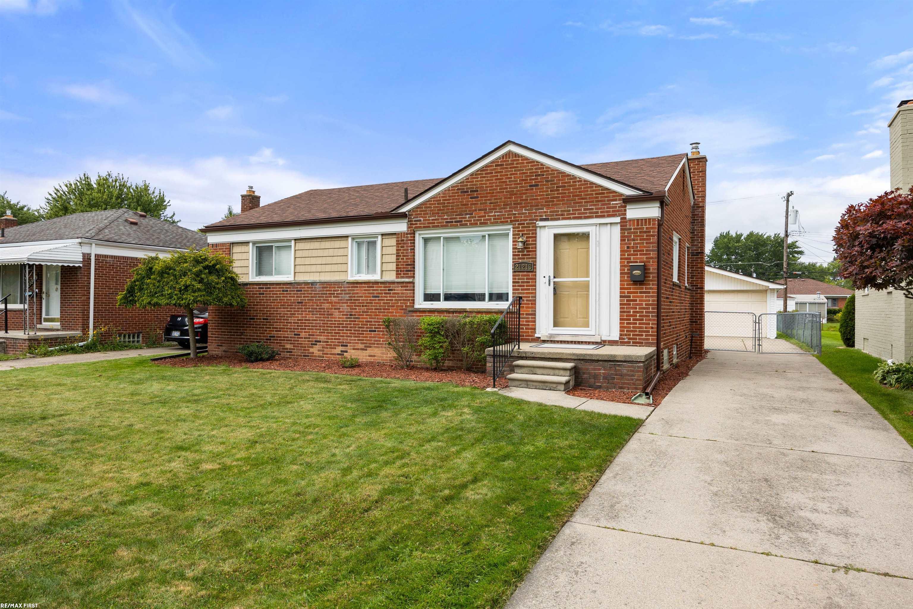 Alexander St, Saint Clair Shores, MI 48081