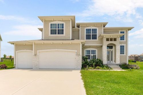 6705 105th St, Kansas City, MO, 64154-1748 | Card Image