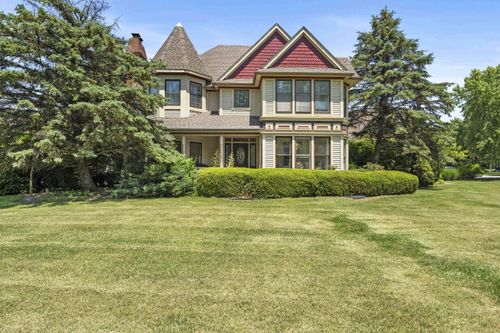 263 Paul Revere Dr, Chesterton, IN, 46304-9371 | Card Image