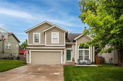 17565 W 111th Ct, Olathe, KS, 66061-9347 | Card Image