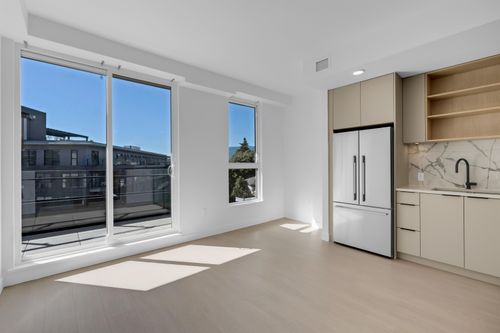 301n-343 St Davids Ave, North Vancouver, BC, V7L | Card Image