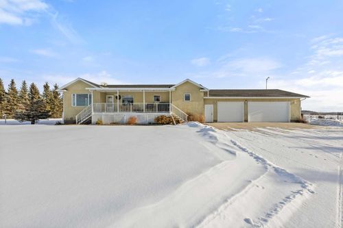 33037 Range Road 55, Home with 4 bedrooms, 3 bathrooms and 6 parking in Sundre AB | Card Image