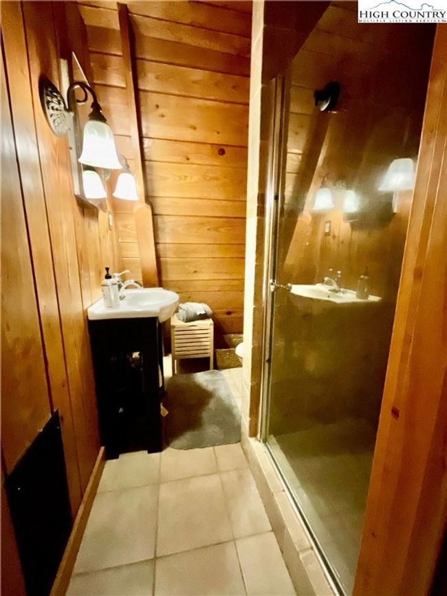 Upper Bath | Image 14