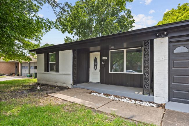 Single story home with brick siding and covered porch | Image 27