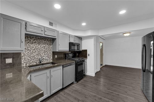 3944 Visby Ln, Las Vegas, NV, 89119-7182 | Card Image