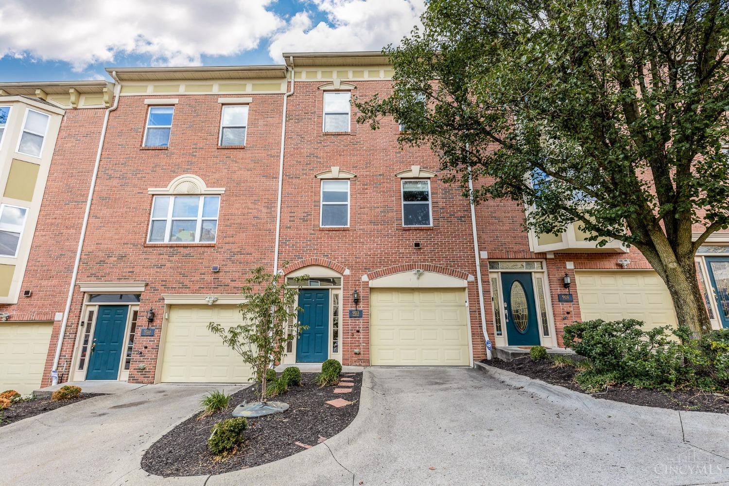 Sharkey Ln, Cincinnati, OH 45206