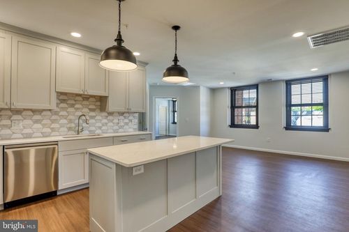 201-210 E Boscawen St, WINCHESTER, VA, 22601-5764 | Card Image