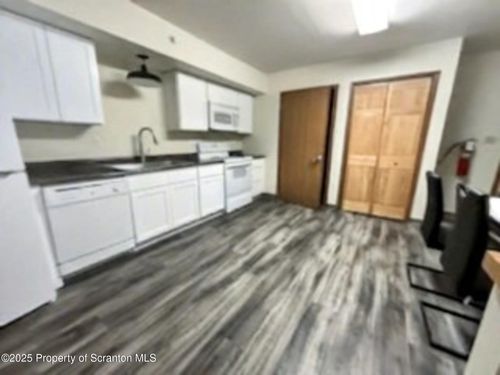 oak-48 Nittany Dr, Dallas, PA, 18612-3058 | Card Image