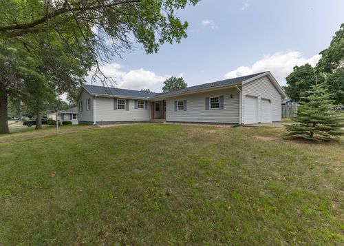 1402 Rosehill Ave, Camanche, IA, 52730-1136 | Card Image