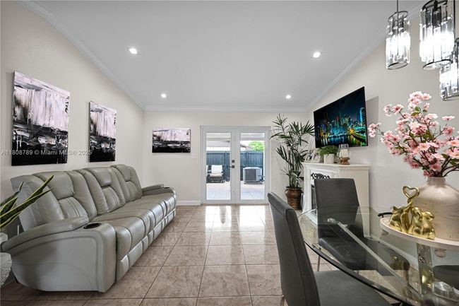14103 Sw 55 Th St, Townhouse with 2 bedrooms, 1 bathrooms and null parking in Miami FL | Image 6