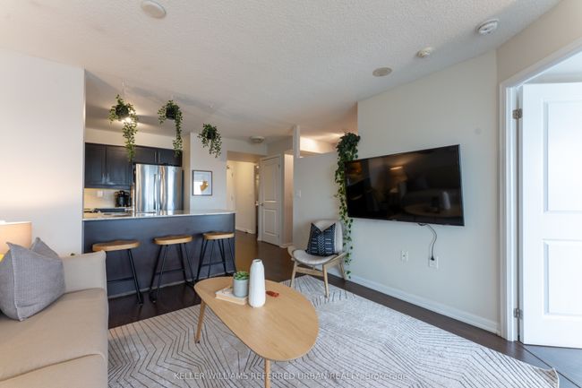 1813 - 125 Western Battery Rd, Condo with 2 bedrooms, 2 bathrooms and 1 parking in Toronto ON | Image 11
