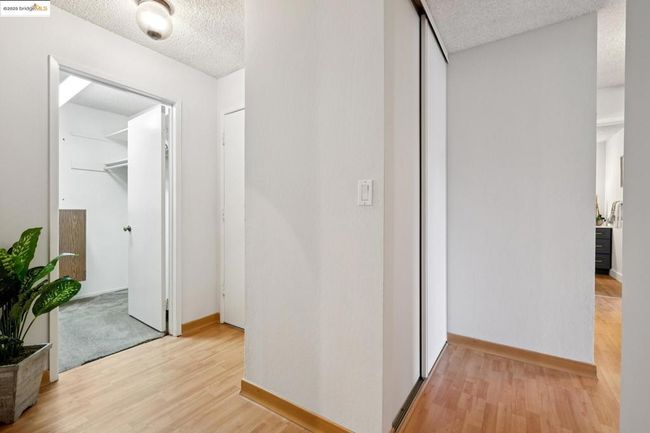 APT-320 - 960 Shorepoint Ct, Condo with 2 bedrooms, 2 bathrooms and 2 parking in Alameda CA | Image 33