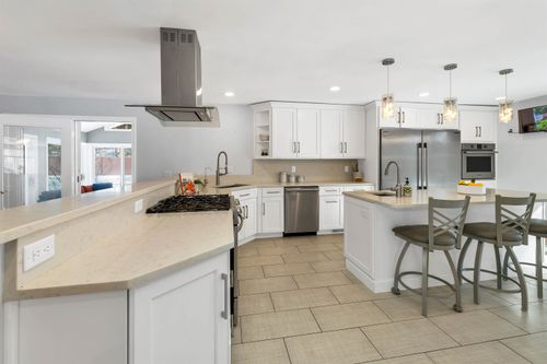 18 Robin Dr, Hudson, NH, 03051-3375 | Card Image