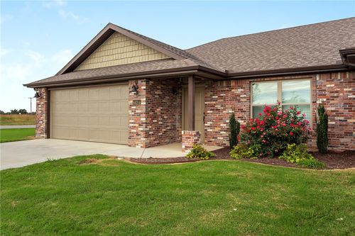 1407 Summer Ave, Centerton, AR, 72719-6032 | Card Image