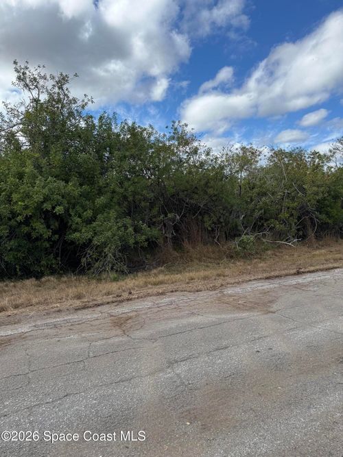 8520 Horseshoe Ave, PALM BAY, FL, 32909-1134 | Card Image