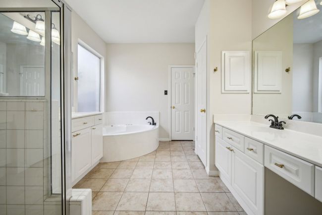 Primary Bathroom | Image 13