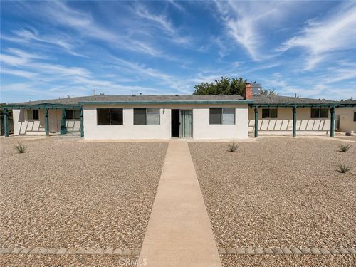 13755 Mohawk Rd, Apple Valley, CA, 92307-5891 | Card Image