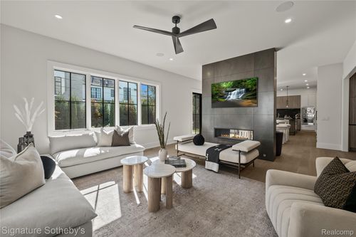 1120 Lyonhurst St, Birmingham, MI, 48009-1016 | Card Image