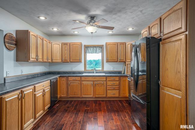 4460 160 Th St, House other with 5 bedrooms, 3 bathrooms and null parking in Clinton IA | Image 4