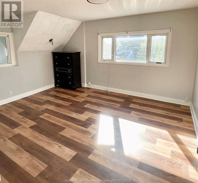 1976 Bernard Rd, House other with 3 bedrooms, 2 bathrooms and null parking in Windsor ON | Image 8