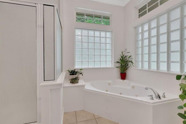 Jetted soaking tub! | Image 33