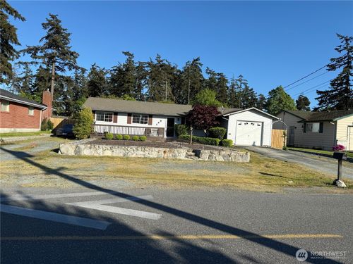 588 Ne Harvest Dr, Oak Harbor, WA, 98277-5912 | Card Image