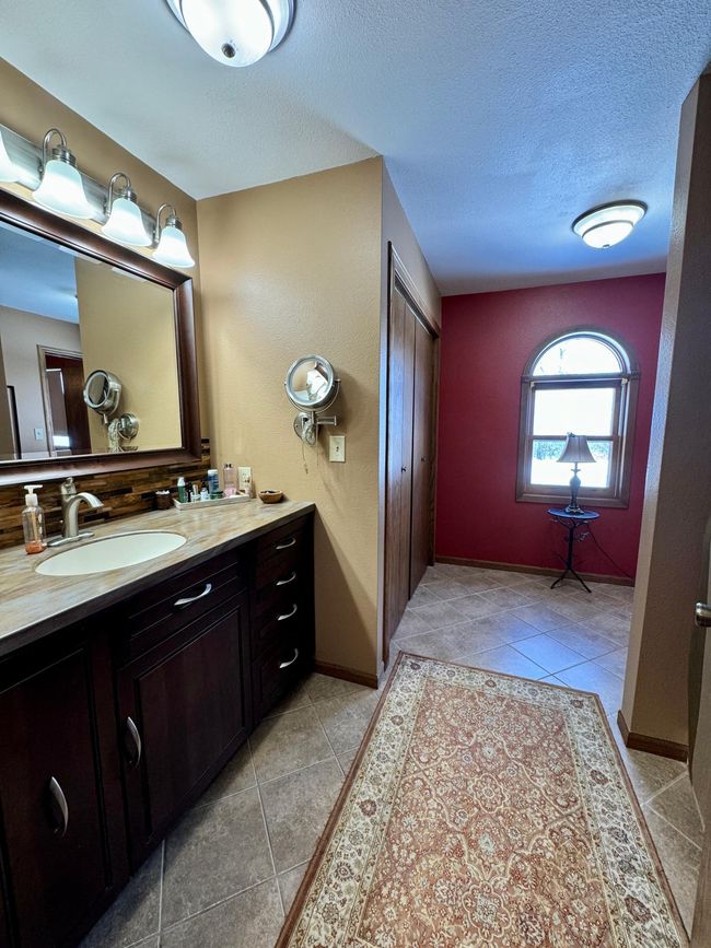 Full Bathroom | Image 23