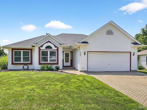 700 Cottonwood Cir, Genoa, IL, 60135-7507 | Card Image