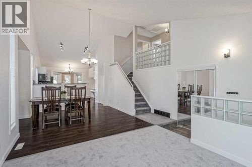 8 Millbank Rd Sw, Calgary, AB, T2Y2B7 | Card Image